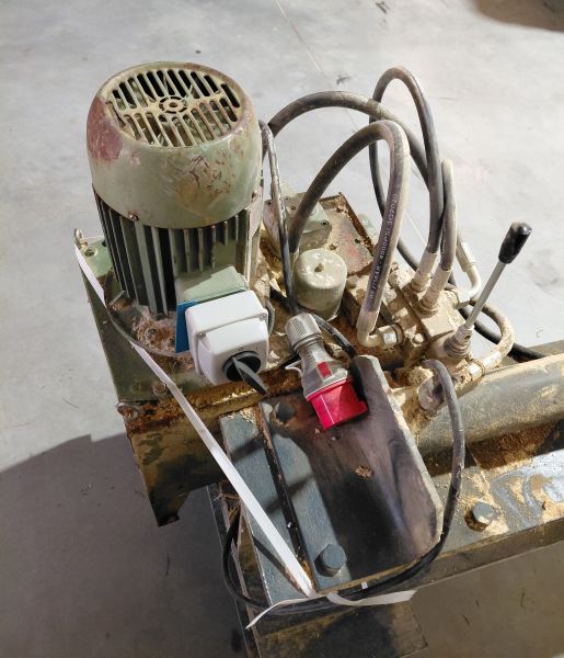 Hydrauliczna prasa do klejonki