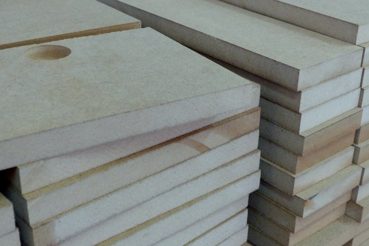 Innowacyjne materiały kompozytowe z biomasy lignocelulozowej odnawialnej w krótkim cyklu, zwiększające konkurencyjność przemysłu drzewnego