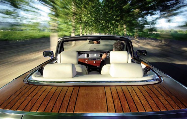 Jeśli uwielbiasz swój jacht, jego namiastkę możesz zabrać na ląd  - Rolls Royce Phantom Drophead Coupé
