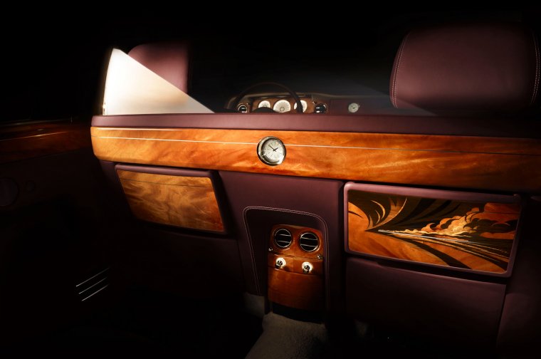 Intarsjowane elementy we wnętrzu Rolls-Royce