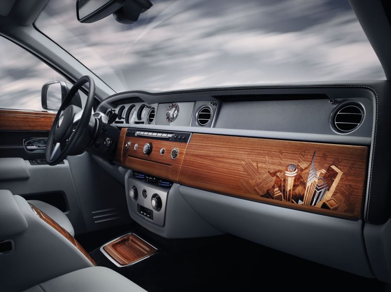 Intarsjowane elementy we wnętrzu Rolls-Royce