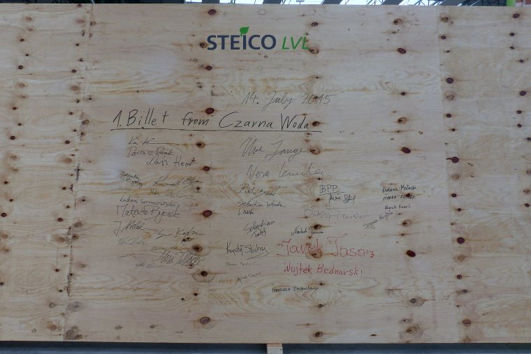 Pierwsza wstęga LVL wyprodukowana w zakładzie STEICO w Czarnej Wodzie