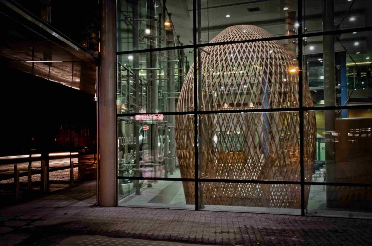 Contemplation Space w holu szpitala Mater Adult Hospital w Dublinie (Irlandia)