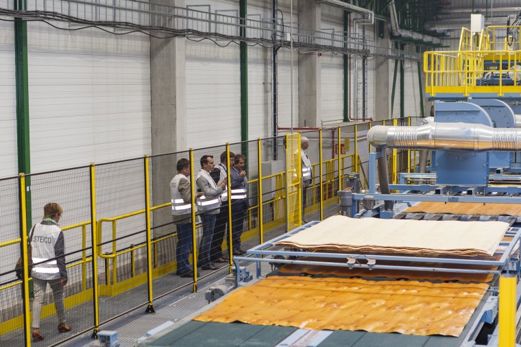 Najnowocześniejszą na świecie fabrykę LVL oraz kolejny ciąg produkcji płyt pilśniowych w Czarnej Wodzie zwiedzali 10 września klienci STEICO z całego świata.