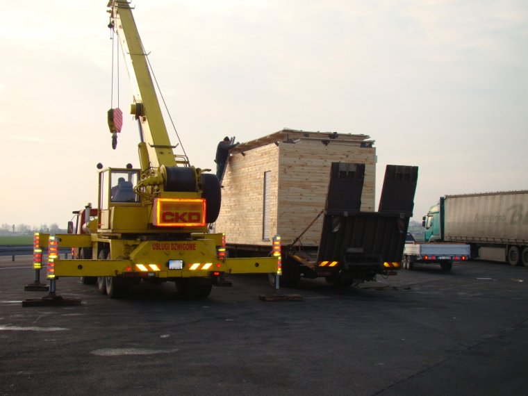 Ponadnormatywny transport drewnianego domku