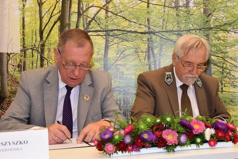 Minister Środowiska i Dyrektor Generalny Lasów Państwowych podpisują list intencyjny