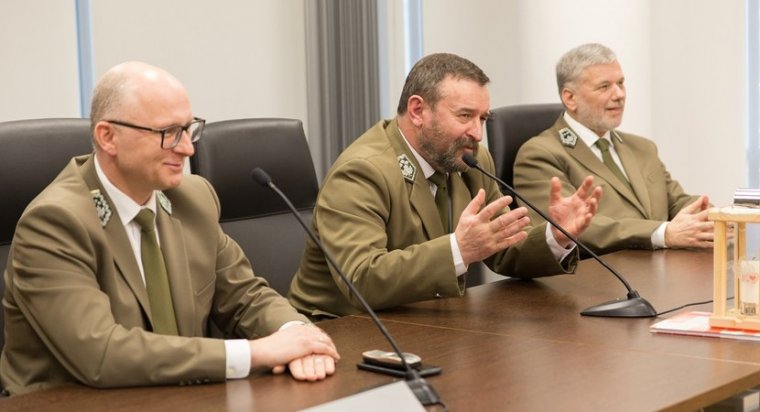 Zastępcą dyrektora generalnego LP został Bogusław Piątek (w środku)