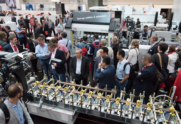 Surface Technology: LIGNA's Surface Technology display area features a comprehensive lineup of finishing technologies for a wide variety of materials, including solid wood, reconstituted wood and composites. LIGNA 2017: Presse-Highlight-Tour, CEFLA S.C.,