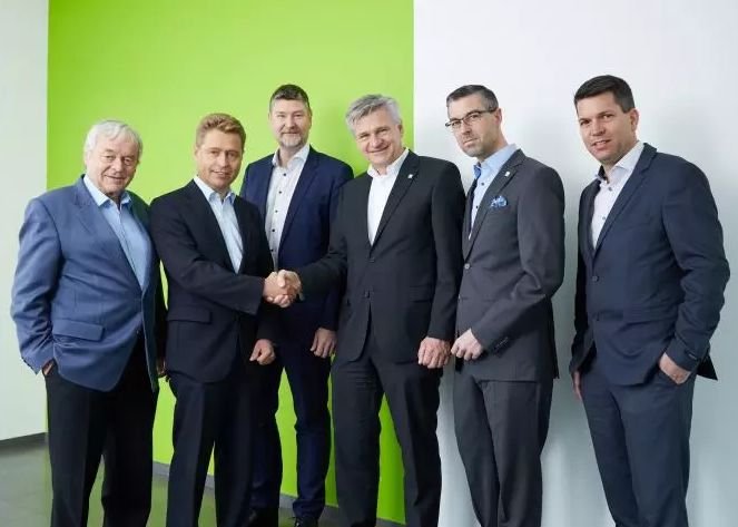 Na zdjęciu od lewej: Hans Fritz sen., Johann Fritz, Mag. Harold W. Kostka (CFO, Wintersteiger), Dr. (CFO) ,Dr. Florestan von Boxberg (CEO, Wintersteiger), (CEO), DI (FH) Andreas Doubrava, Christian Mayer