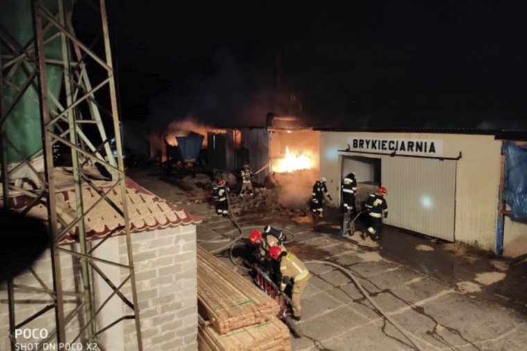 Pożar linii produkcyjnej brykietu w Zakrzewie