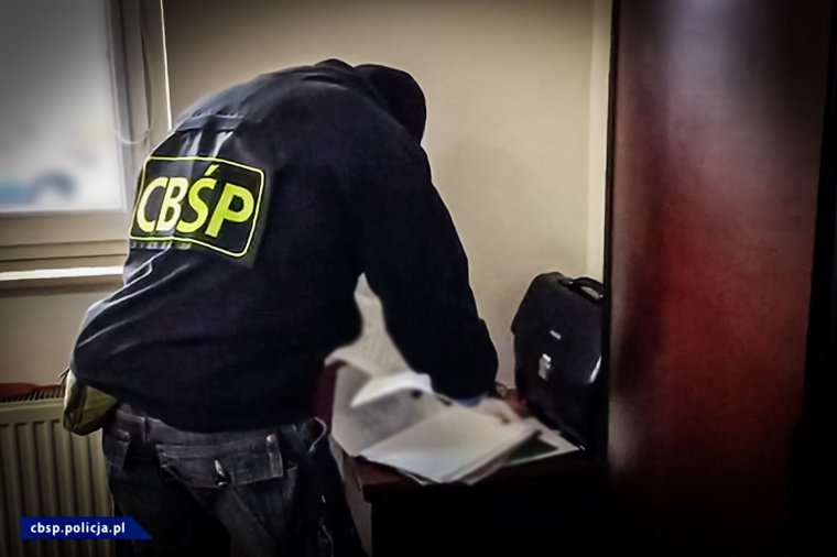Zatrzymano członków grupy zajmującej się fikcyjnym obrotem paletami i tarcicą