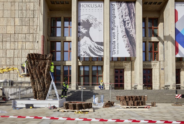 "Pierwsza" podczas prac związanych z jej instalacją
