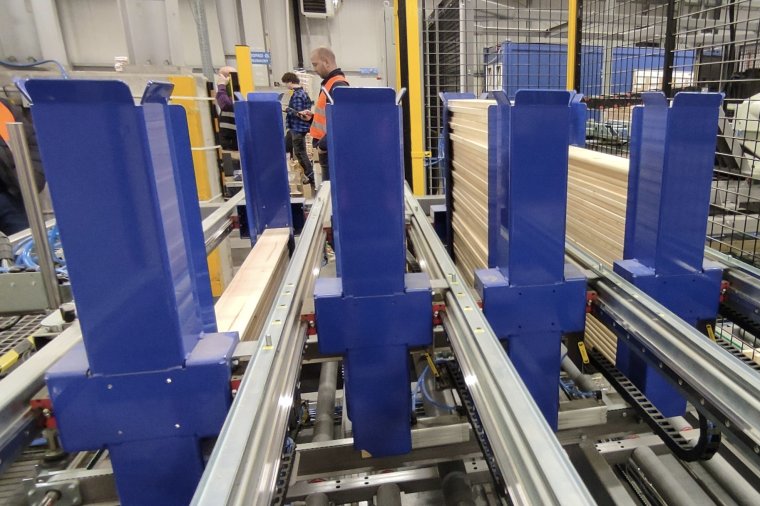 Naukowcy z Wydziału Leśnego i Technologii Drewna UPP opracowali pionierską w skali świata technologię produkcji drewnianych stelaży do łóżek