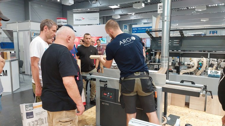Pokazy na żywo z Michałem Szczurkiem z ARGO Woodcraft