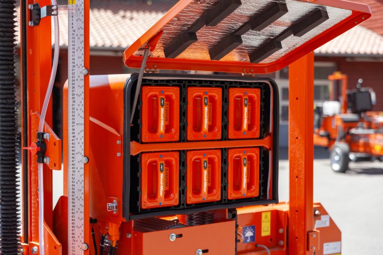 Trak LT15 na baterie jest wyposażony w cztery wydajne akumulatory litowo-jonowe o mocy 1,4 kWh
