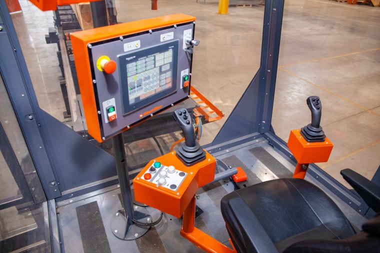 Ergonomiczna kabina i precyzyjna hydraulika