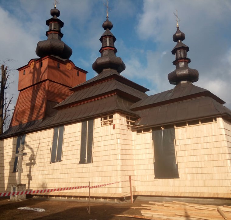 Odnowiona Cerkiew św. Michała Archanioła w Wysowej-Zdroju. Do pokrycia ścian wykorzystano gont świerkowy który harmonijnie wpisująca się w otoczenie.