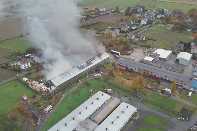 Pożar hali produkcyjnej w Sadowie