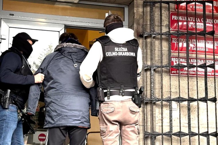 Zarzuty i zatrzymania za omijanie sankcji wobec Rosji i Białorusi