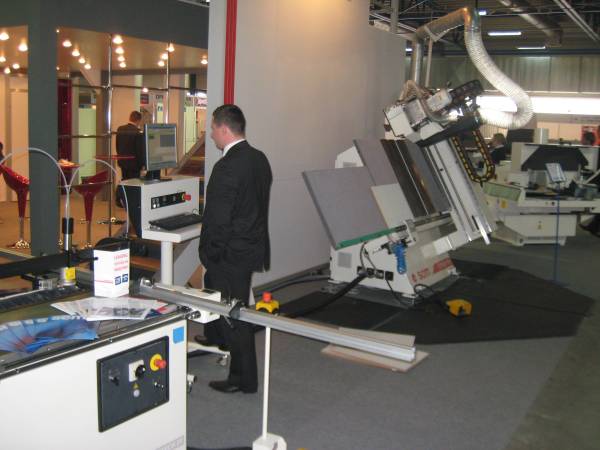 <font color=gray>Nowe centrum wiertarskie <br>Cyflex</font>