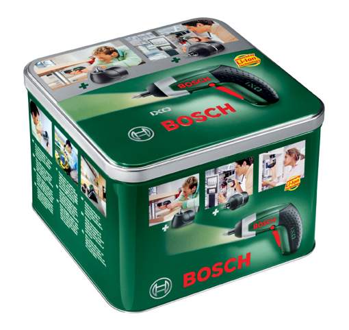 <font color=gray>Wkrętarka IXO, ładowarka <br> i osprzęt zapakowane są  <br>w atrakcyjną,metalową puszkę<br>fot. BOSCH</font>