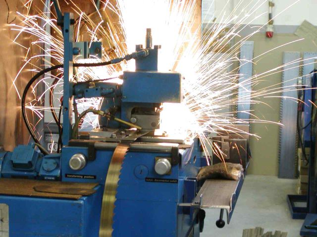 Oferta Ro-Ma to także różnego rodzaju usługi wykonywane na piłach