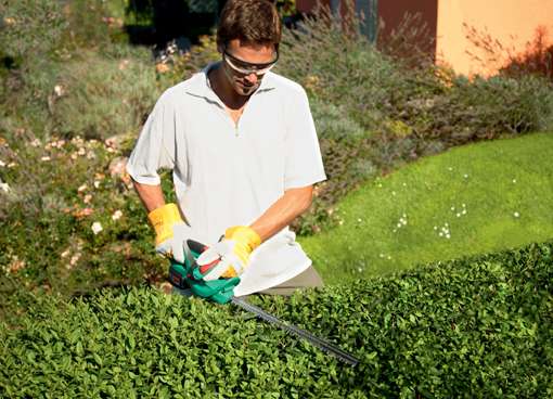 <font color=gray>Bosch wprowadził <br>do oferty narzędzi ogrodowych<br>najlżejsze sekatory <br>akumulatorowe na świecie:<br> AHS 48 LI i AHS 52 LI<br>fot.:BOSCH</font>