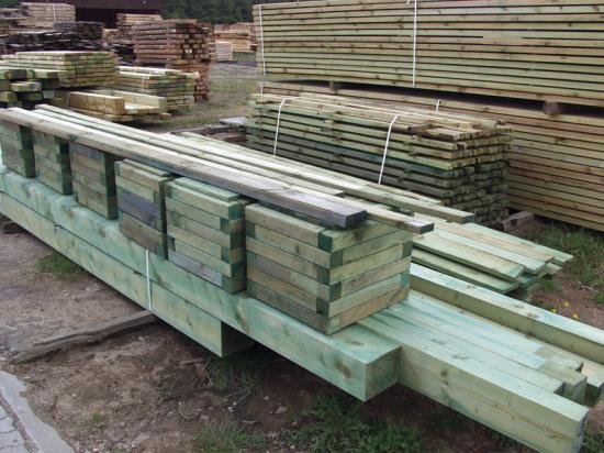 Niektóre substancje chemiczne odpowiedzialne za skuteczność środka ochrony drewna pod wpływem ciepła ulegają rozkładowi