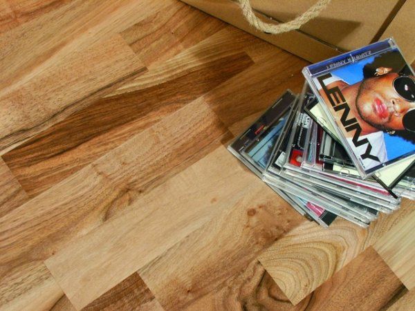 <small><FONT color=gray><b><center>Wybierając i montując <br>podłogę warto wybrać<br> rozwiązanie, które <br>zapewni komfort<br> użytkownikom domu <br>oraz ich sąsiadom</center></font></b></small>