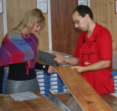 Sklepy RuckZuck oferują nie tylko panele podłogowe, ale także środki do ich pielęgnacji