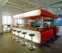 <font color=gray>Kawiarnia z pomalowanego<br> na pomarańczowo Topan Form <br>colour Sonae Indústria</font>