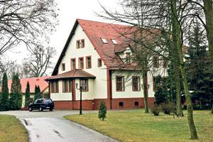 Leśniczówki położone są często w pięknej okolicy i dobrze utrzymane. Nic więc dziwnego, że jest wielu chętnych do ich przejęcia na własność