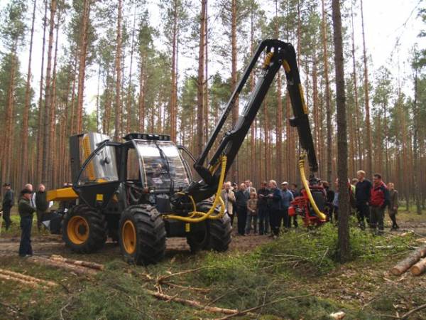 Pokaz harvestera Sampo