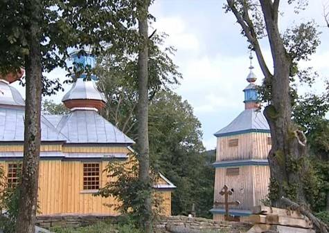 Odbudowana drewniana cerkiew w Komańczy