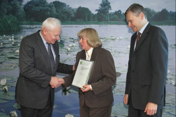 Od lewej: minister Andrzej Kraszewski, prof. nadzw. dr hab. inż. Jadwiga Zabielska-Matejuk, podsekretarz stanu Henryk Jacek Jezierski