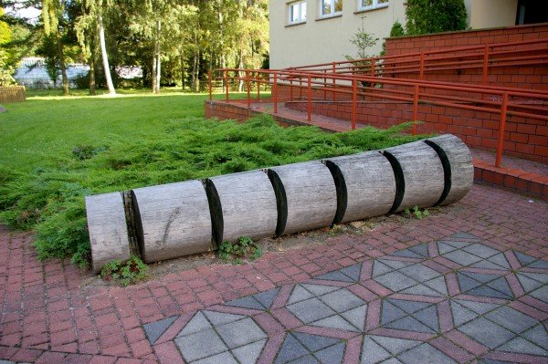 Stojak rowerowy z kłody drewna