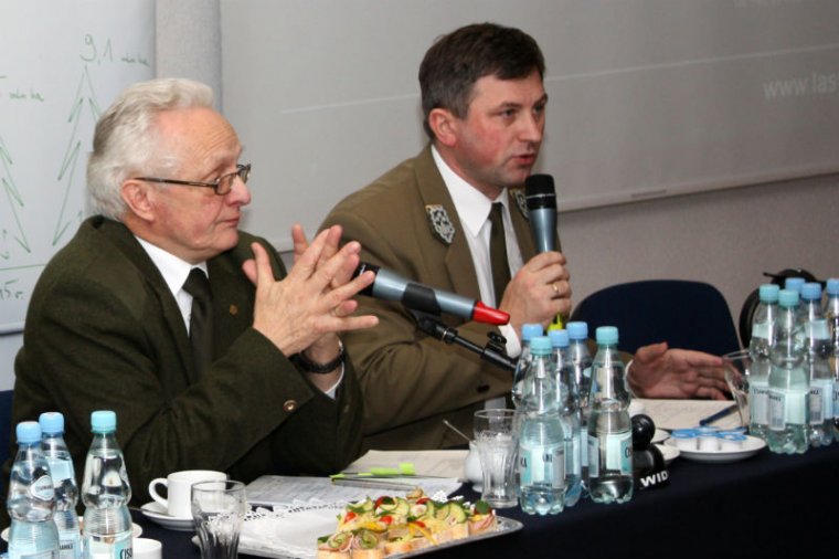 Na zdjęciu od lewej: Ryszard Kapuściński, prezes Ligi Ochrony Przyrody, i Marian Pigan, dyrektor generalny LP