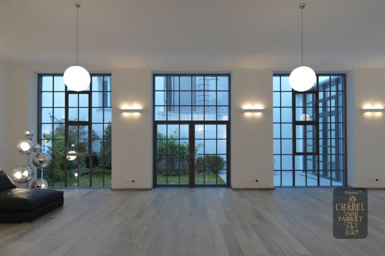 W loftach zaprojektowanych przez Thurn & Bauer Immobiliengruppe wykorzystano deski  firmy Chapel Parket Polska z kolekcji Middle Age Floors w kolorze Bleached white. 