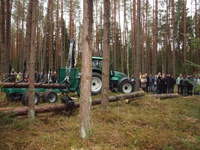 Pokazy prac maszyn w lesie