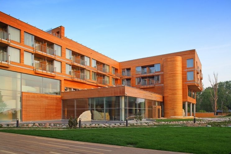 Elewacje Mera Hotel & Spa w Sopocie wykonano z modrzewia syberyjskiego