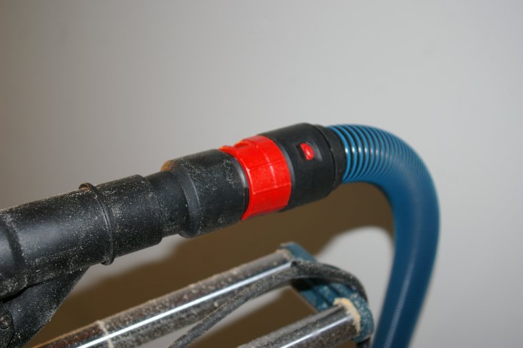 Adapter pozwala podłączyć wąż z urządzeniami o różnych średnicach systemu odpylania