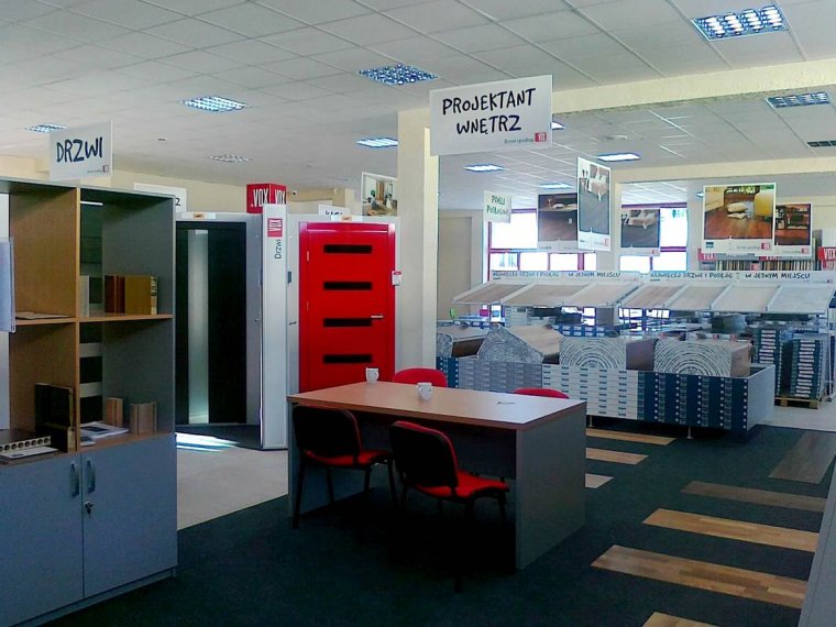 Nowoczesna aranżacja współczesnych punktów sprzedaży sieci Drzwi i podłogi Vox