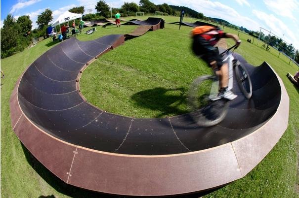 Rowerowy plac zabaw PUMPTRACK