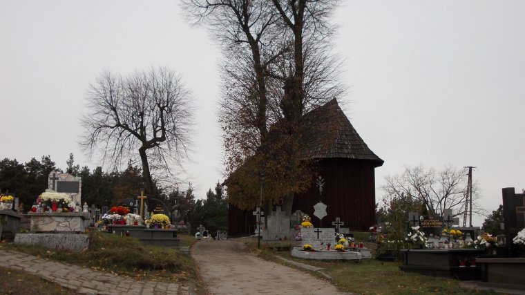 Trwa remont pochodzącej z I poł. XVIIw. drewnianej kaplicy w Kurzelowie 