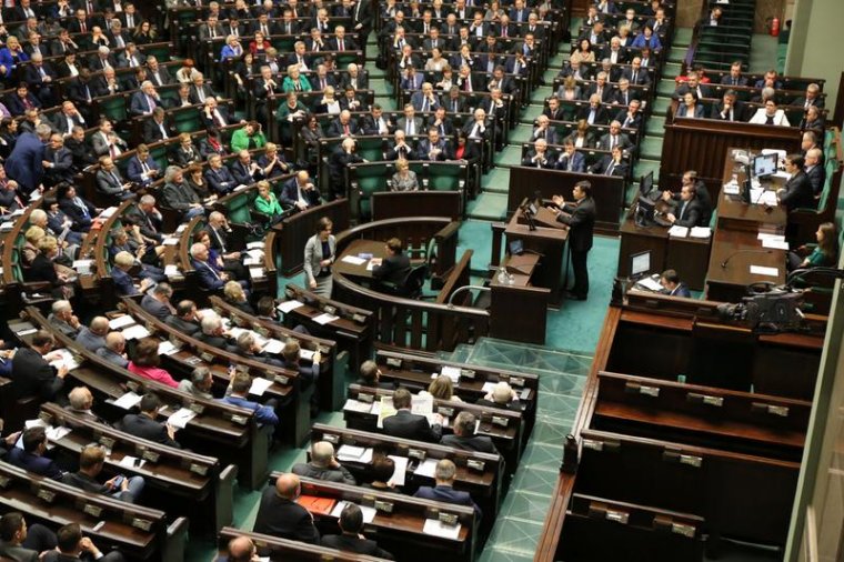 Posłowie debatowali nad zmianą w Konstytucji dotyczącą lasów państwowych