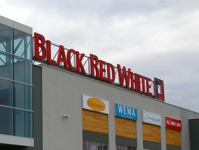 Black Red White rozwija sieć salonów partnerskich