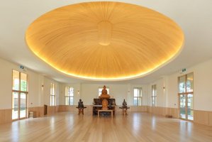 Oazy kontemplacji i wyciszenia z drewnem w tle