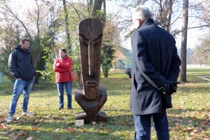 Moai - jedna  z rzeźb, które pozostaną na poznańskim Wydziale Leśnym