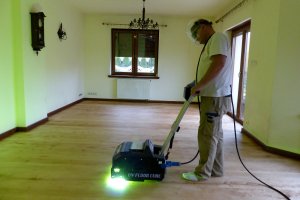 Proces utwardzania oleju UV za pomocą urządzenia HID Bulldog