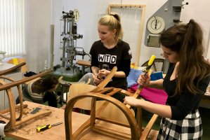 Nauka nie musi być nudna - Warsztaty renowacji mebli